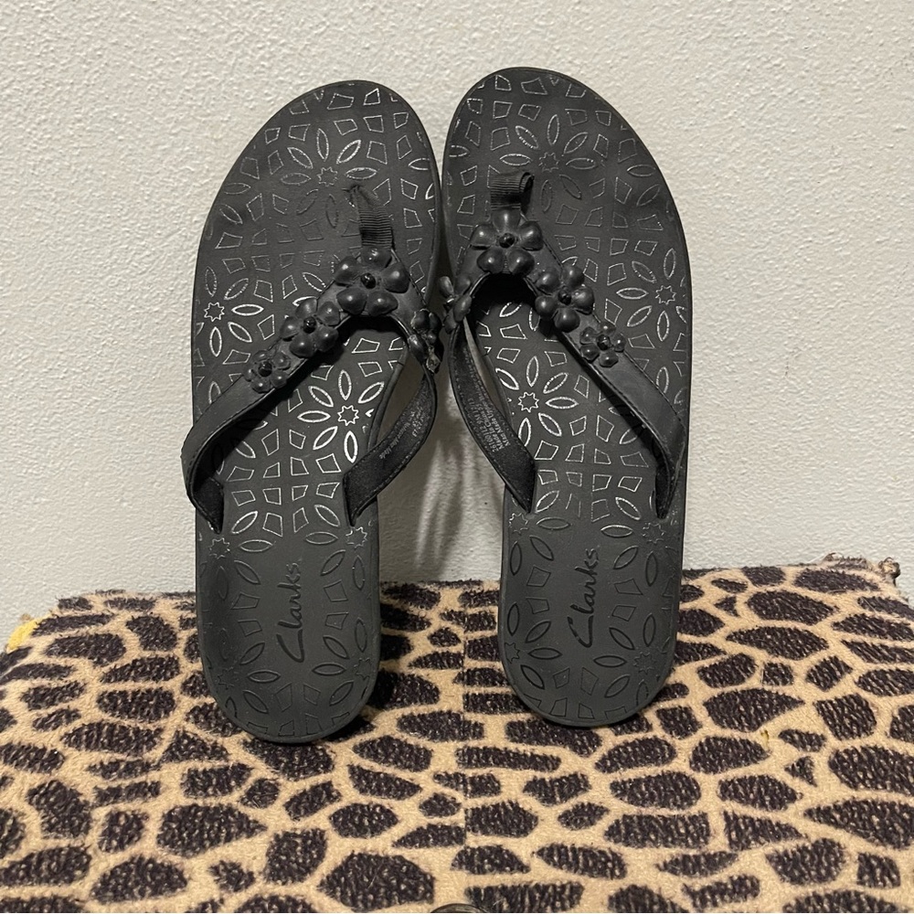 Clarks 3D Floral Strap Thong Sandals Black Casual Comfort Low Heel Womens 9